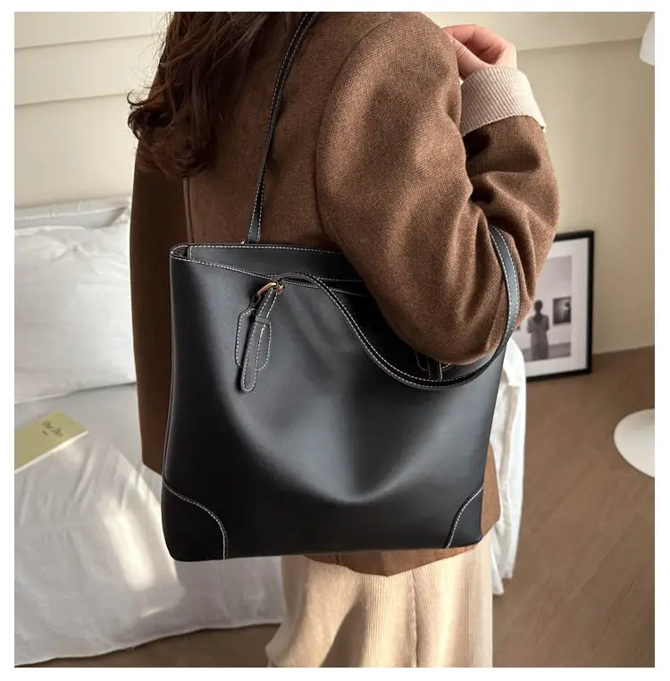 Women Large Capacity Shoulder Bag Black Leather — feature 13