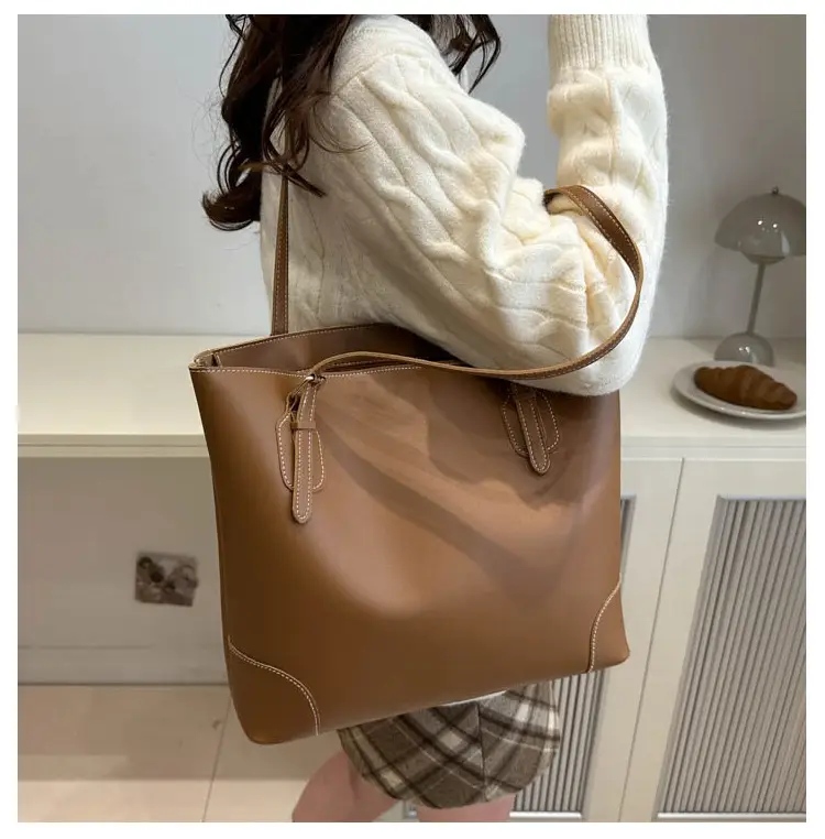 Women Large Capacity Shoulder Bag Black Leather — feature 15