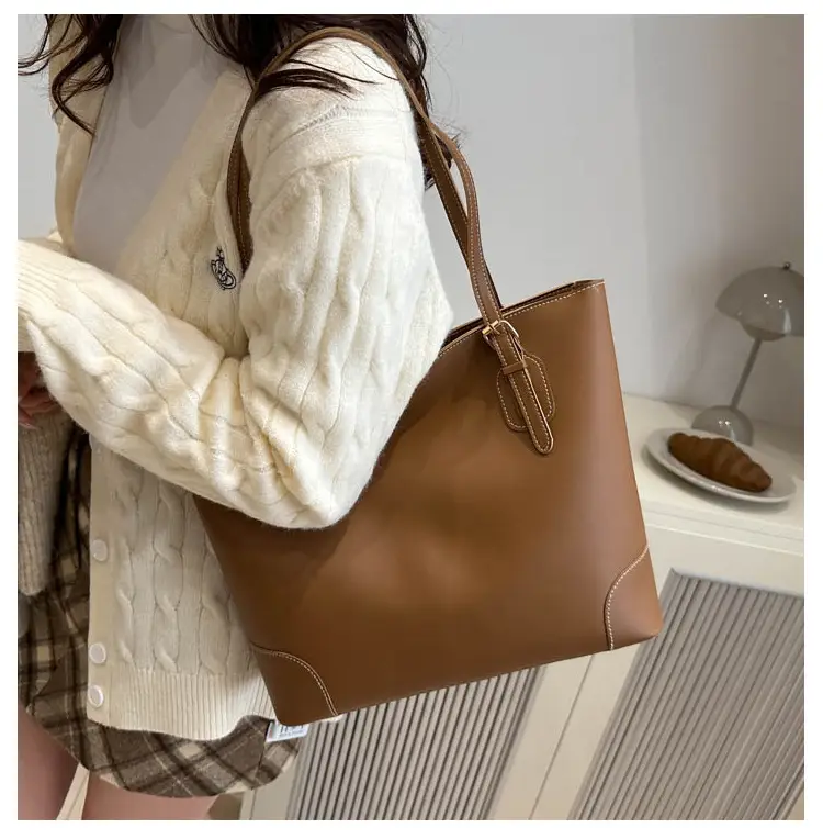 Women Large Capacity Shoulder Bag Black Leather — feature 16