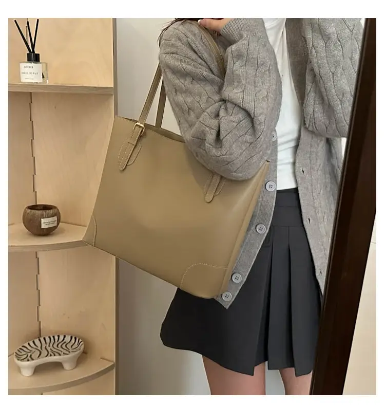 Women Large Capacity Shoulder Bag Black Leather — feature 18