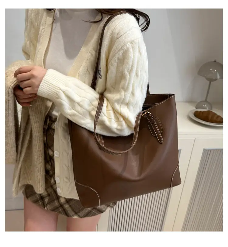 Women Large Capacity Shoulder Bag Black Leather — feature 8