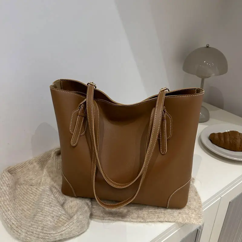 Women Large Capacity Shoulder Bag Black Leather - Image 3