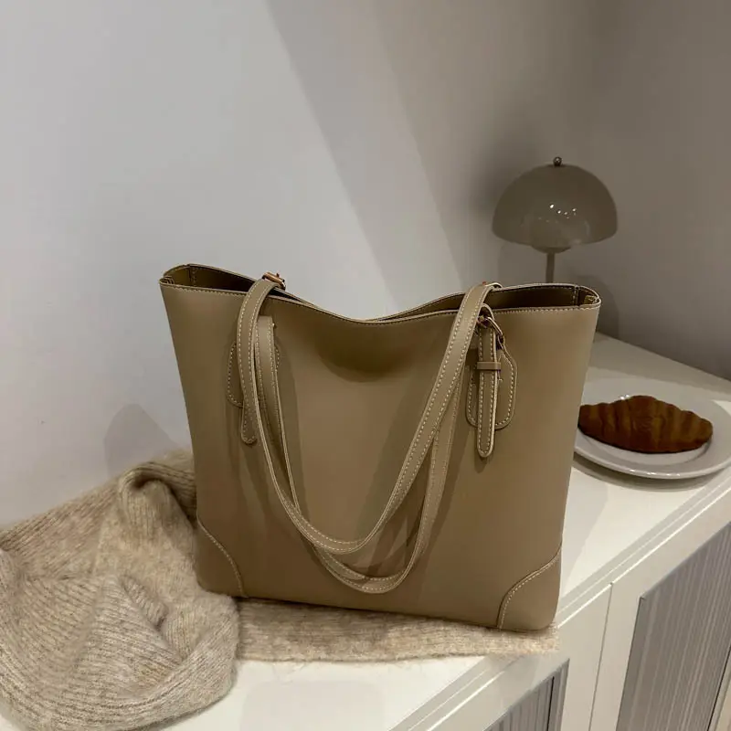 Women Large Capacity Shoulder Bag Black Leather - Image 4