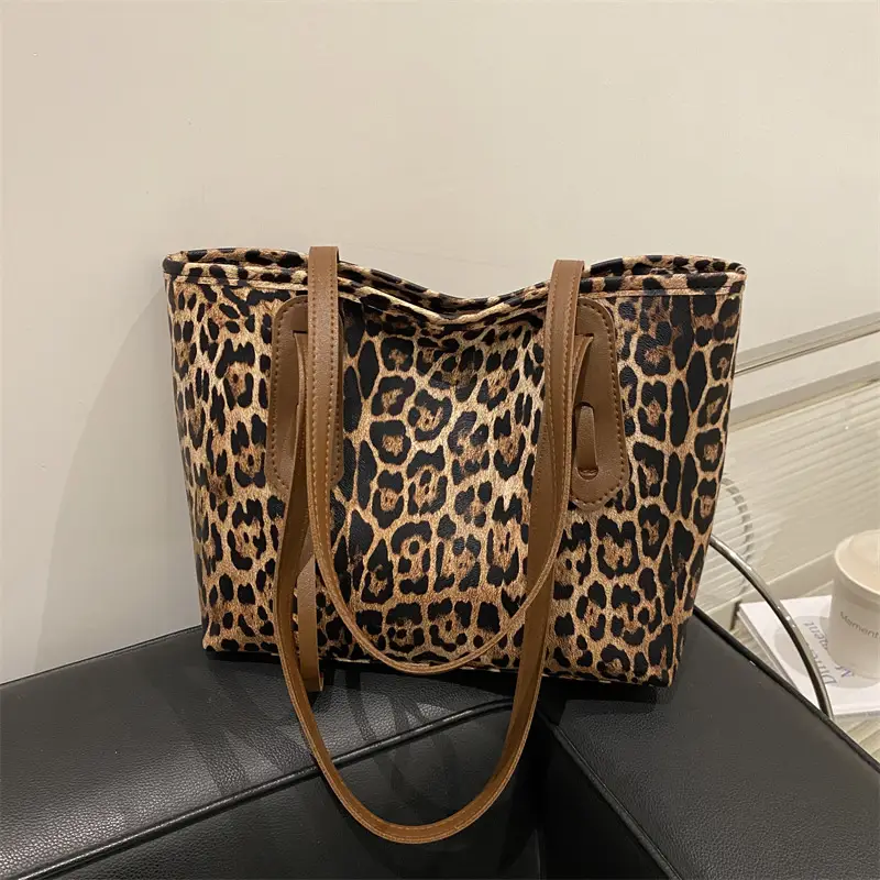 Leopard Print Large Capacity Women's Shoulder Bag - Image 4