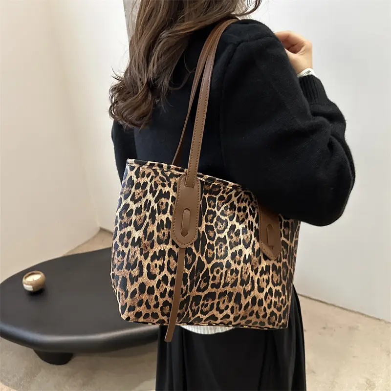 Leopard Print Large Capacity Women's Shoulder Bag - Image 6