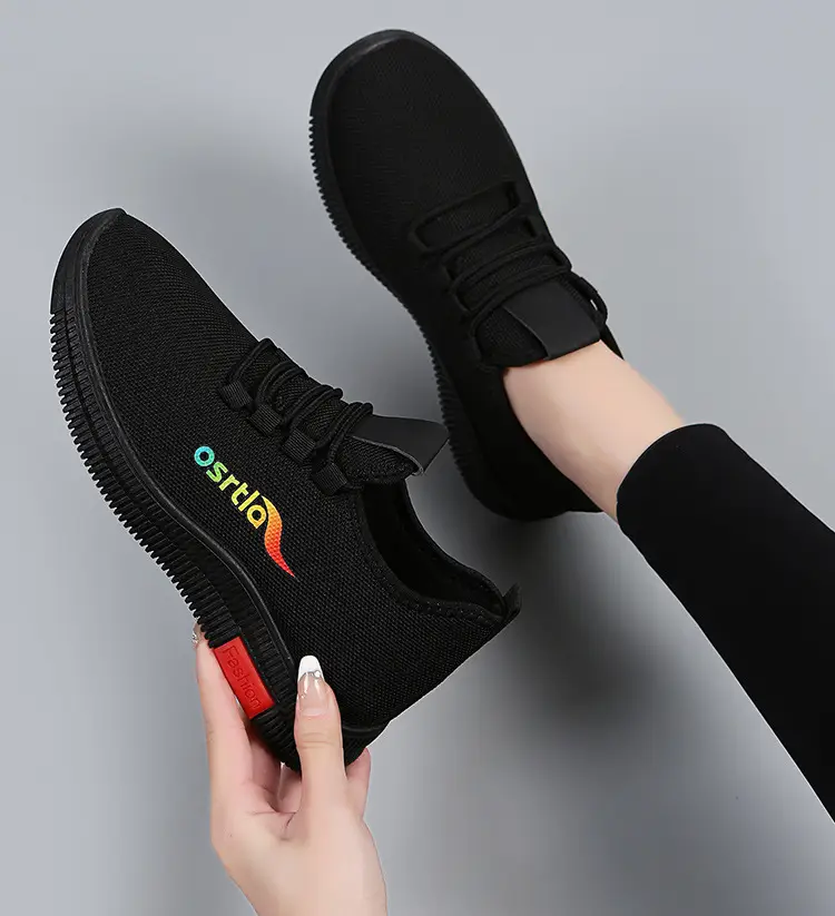 2026 Autumn New Versatile Casual Women's Shoes Running Sneakers All Black Work Shoes for Moms Soft Sole Dance Shoes — feature 1