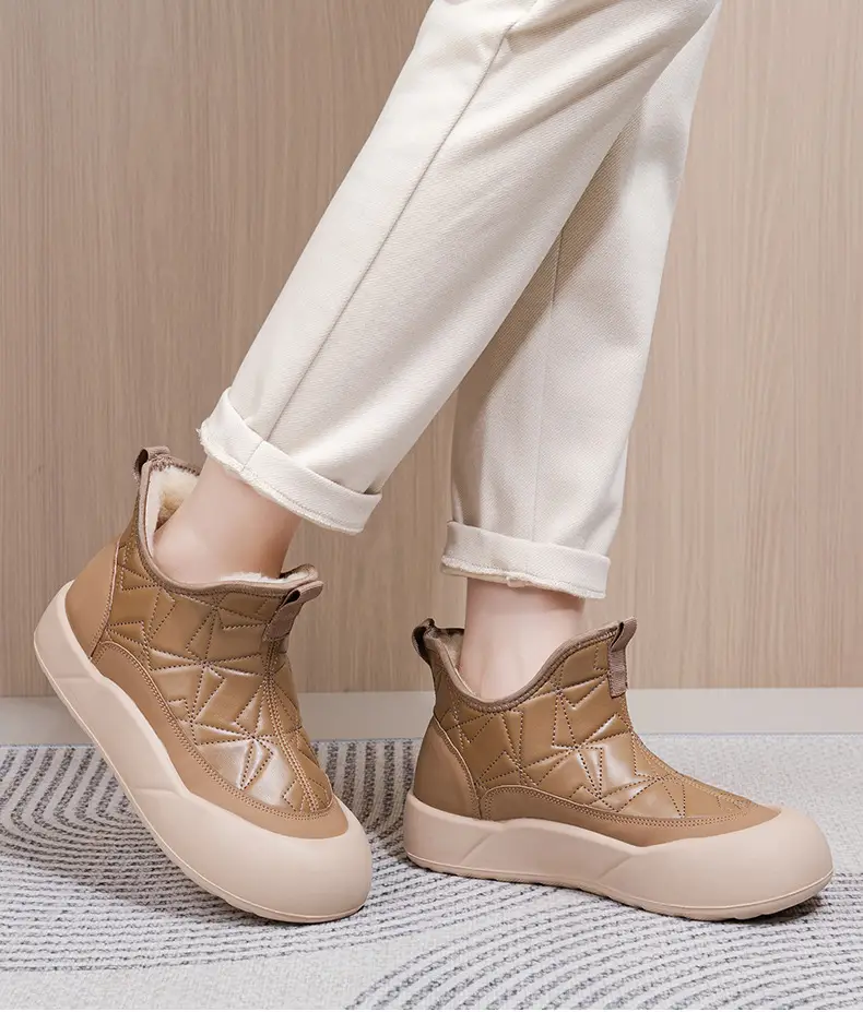 2025 Winter New Old Beijing Cotton Shoes Women's Velvet Thickened Anti-Ski Boots Slip-On Casual Warm Cotton Boots — feature 14