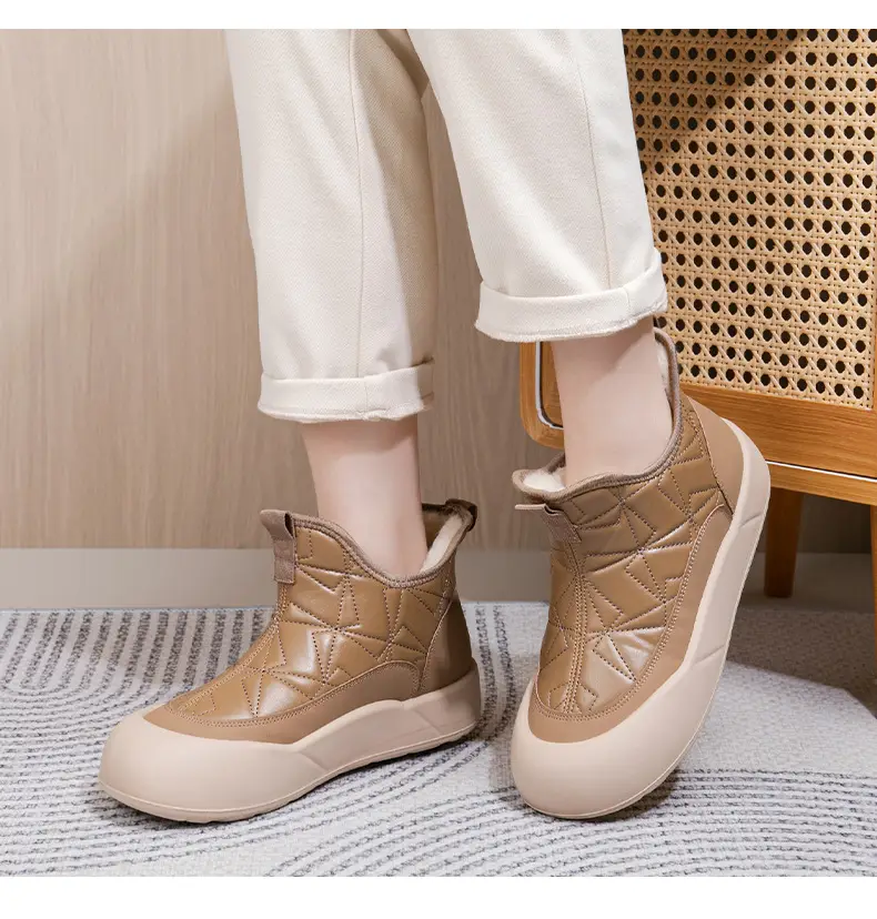 2025 Winter New Old Beijing Cotton Shoes Women's Velvet Thickened Anti-Ski Boots Slip-On Casual Warm Cotton Boots — feature 17