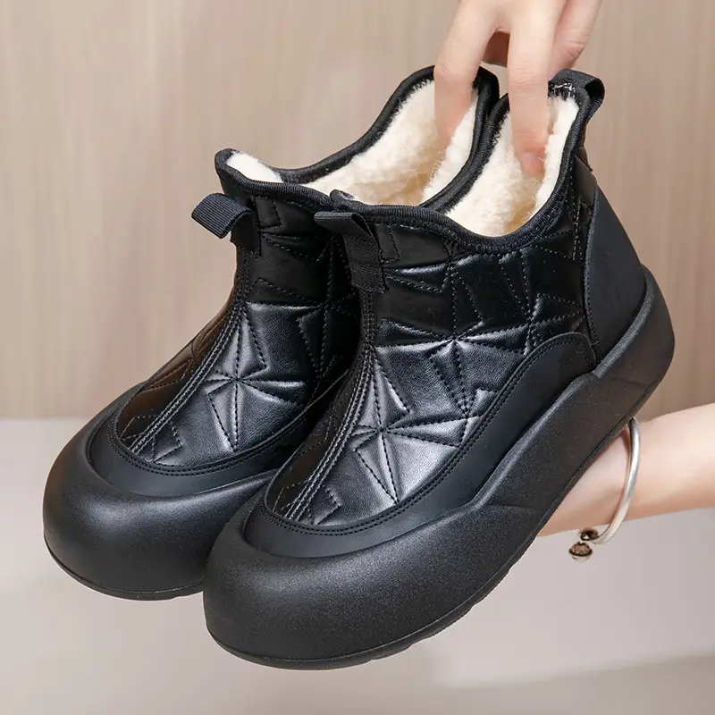 2025 Winter New Old Beijing Cotton Shoes Women's Velvet Thickened Anti-Ski Boots Slip-On Casual Warm Cotton Boots - Image 2