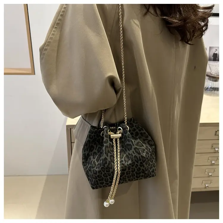Leopard Print Bucket Bags Women's Crossbody Shoulder Bag — feature 17