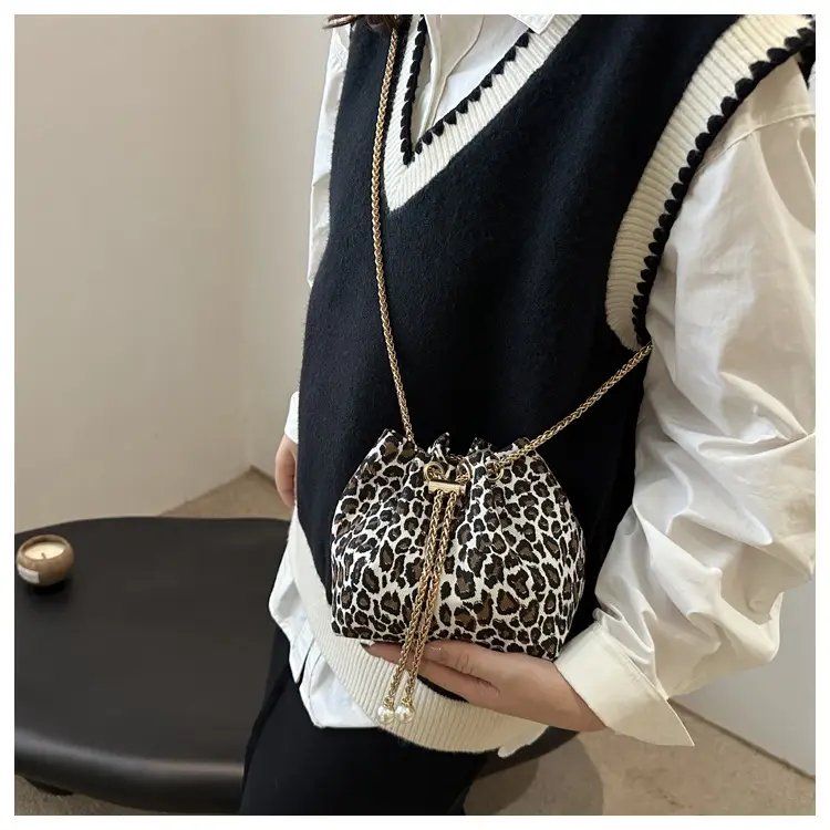 Leopard Print Bucket Bags Women's Crossbody Shoulder Bag — feature 8