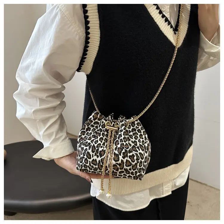 Leopard Print Bucket Bags Women's Crossbody Shoulder Bag — feature 9