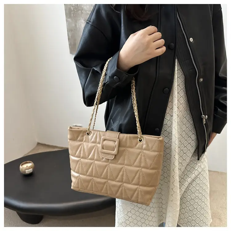 Black Quilted Crossbody Bag for Women 2025 — feature 10