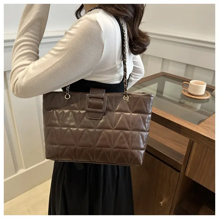 Black Quilted Crossbody Bag for Women 2025 — feature 15