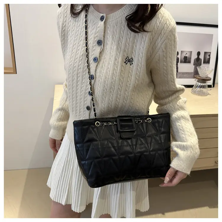 Black Quilted Crossbody Bag for Women 2025 — feature 18