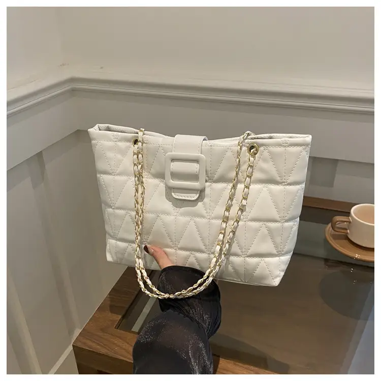 Black Quilted Crossbody Bag for Women 2025 — feature 19