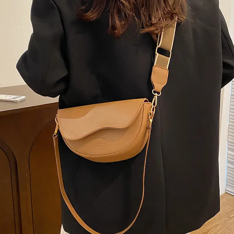 Black French Niche Crossbody Bag for Women - Image 5