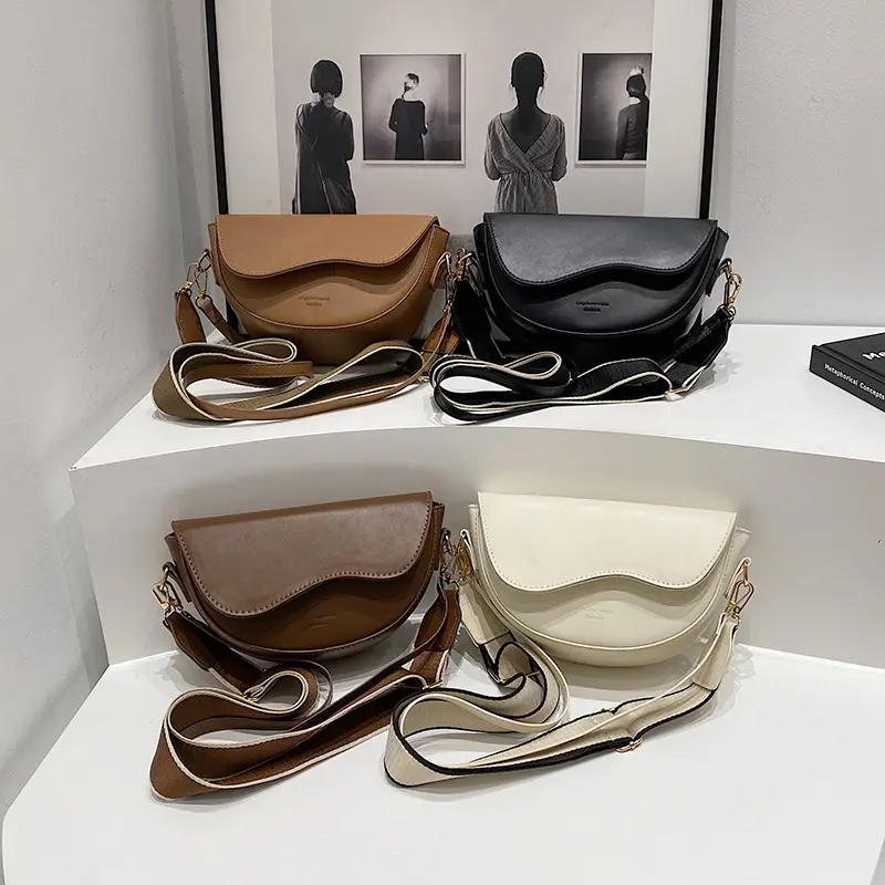 Black French Niche Crossbody Bag for Women - Image 6