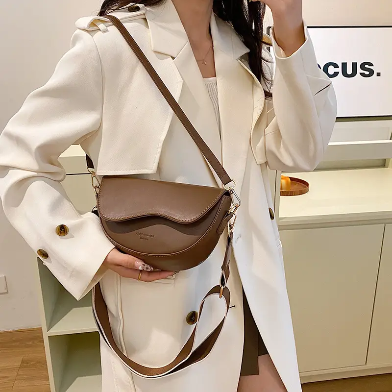Black French Niche Crossbody Bag for Women - Image 8