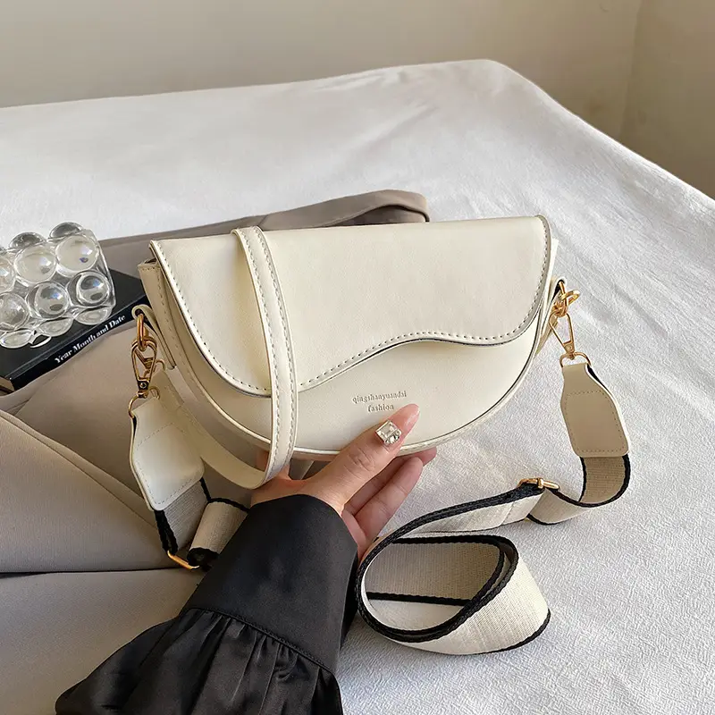 Black French Niche Crossbody Bag for Women - Image 2