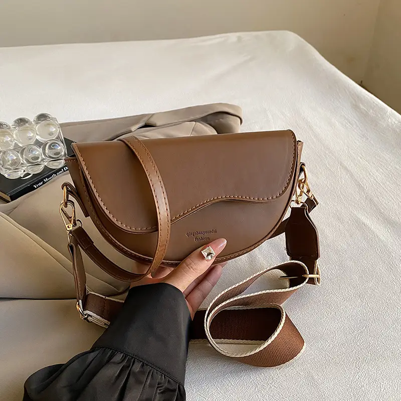 Black French Niche Crossbody Bag for Women - Image 3