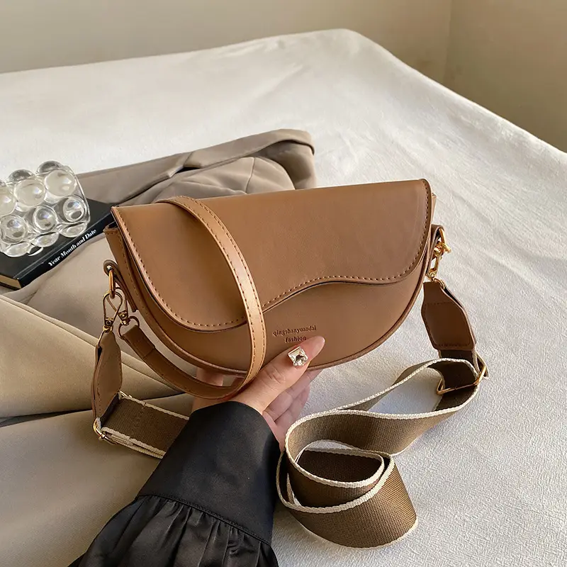 Black French Niche Crossbody Bag for Women - Image 4