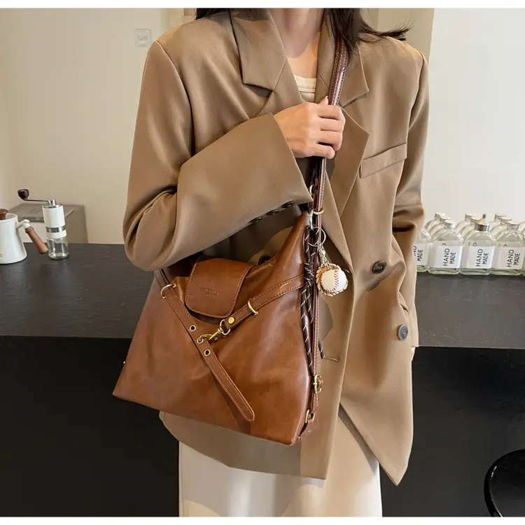 High-end Retro Women's Shoulder Bag 2024 New — feature 30