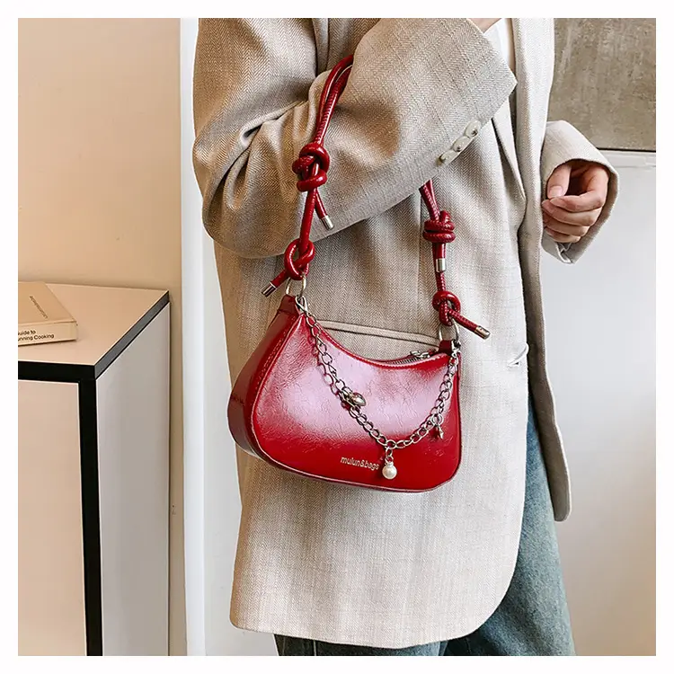 Red Chain Strap Women's Shoulder Bag 2024 — feature 11