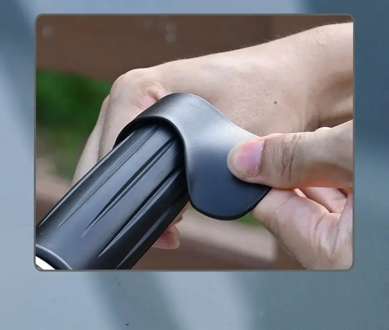 Motorcycle throttle handle clip for constant speed cruise assist — feature 11