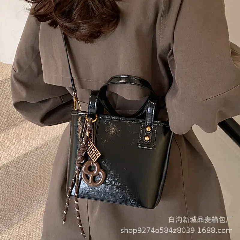 Vintage Brown French Niche Handbag for Women - Image 7