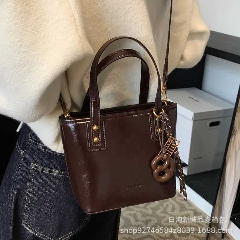 Vintage Brown French Niche Handbag for Women - Image 8