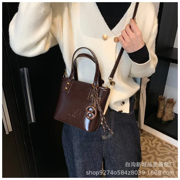 Vintage Brown French Niche Handbag for Women — feature 17