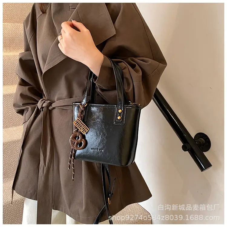 Vintage Brown French Niche Handbag for Women — feature 18