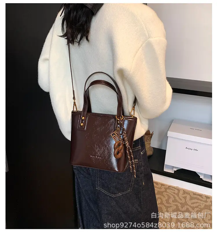 Vintage Brown French Niche Handbag for Women — feature 2
