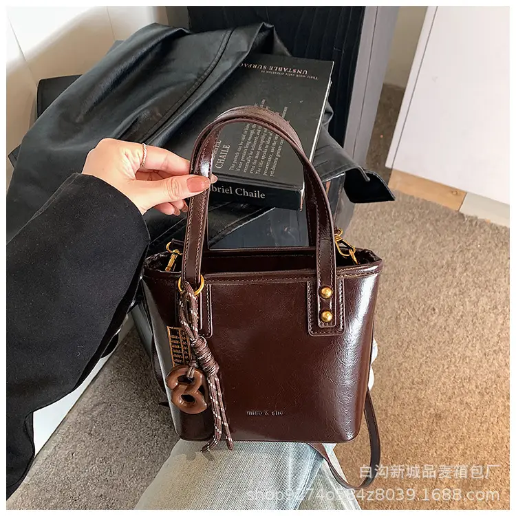 Vintage Brown French Niche Handbag for Women — feature 29