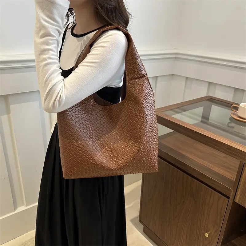 Women's Retro Style Shoulder Bag 2025 New Hot Style - Image 7