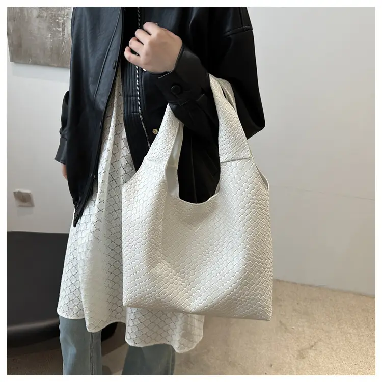 Women's Retro Style Shoulder Bag 2025 New Hot Style — feature 10