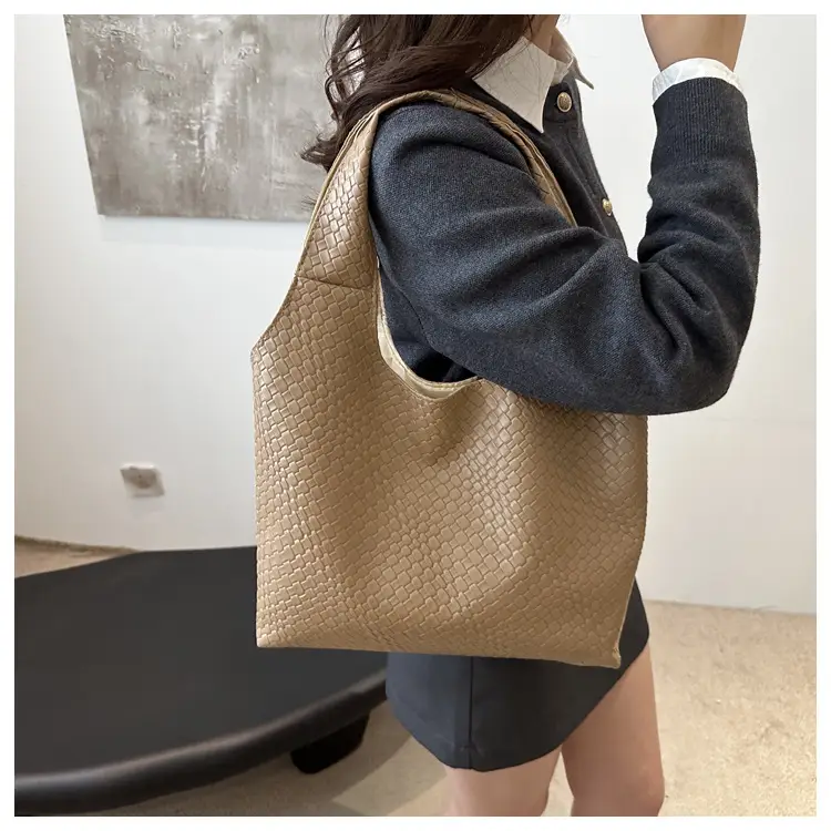 Women's Retro Style Shoulder Bag 2025 New Hot Style — feature 11