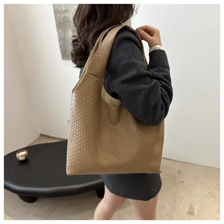Women's Retro Style Shoulder Bag 2025 New Hot Style — feature 12