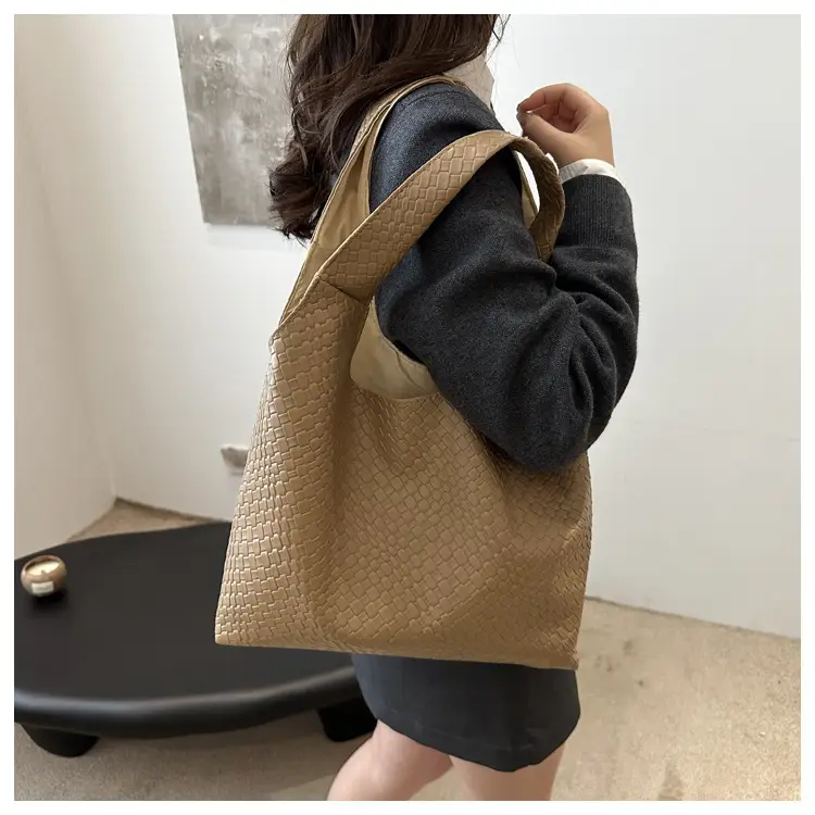 Women's Retro Style Shoulder Bag 2025 New Hot Style — feature 13