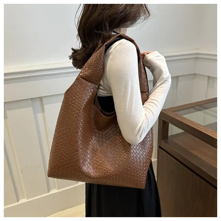 Women's Retro Style Shoulder Bag 2025 New Hot Style — feature 14