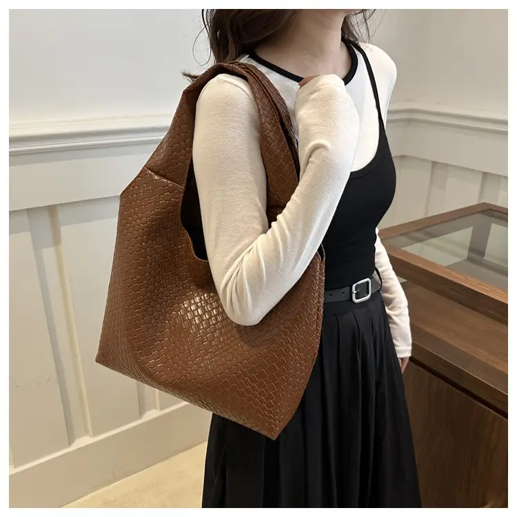 Women's Retro Style Shoulder Bag 2025 New Hot Style — feature 15