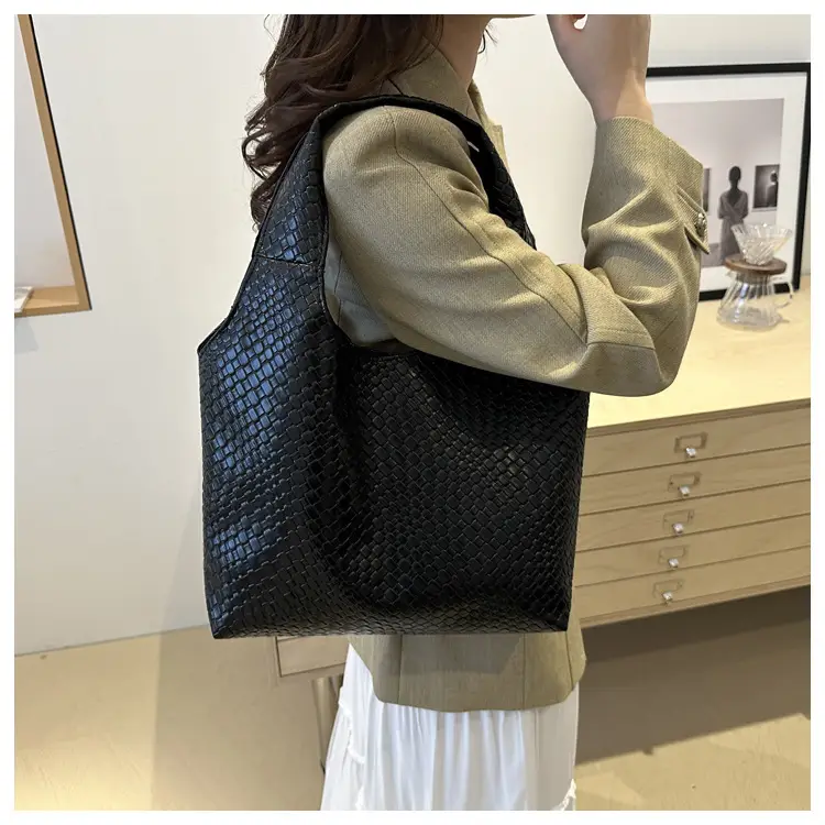 Women's Retro Style Shoulder Bag 2025 New Hot Style — feature 17
