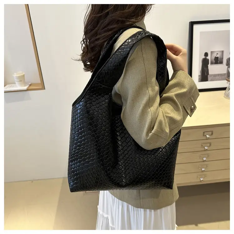 Women's Retro Style Shoulder Bag 2025 New Hot Style — feature 19