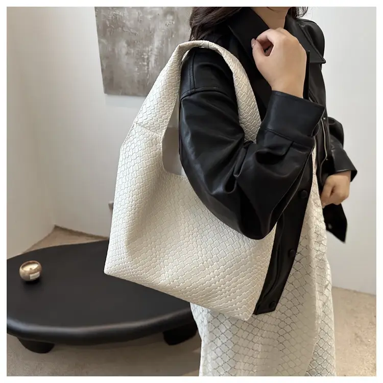 Women's Retro Style Shoulder Bag 2025 New Hot Style — feature 8