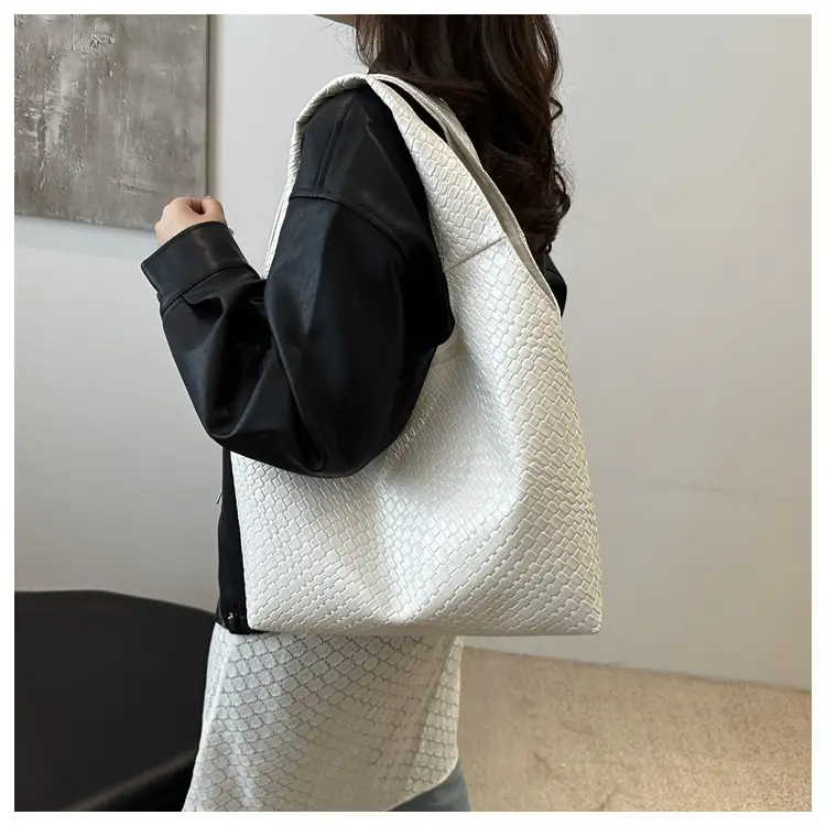 Women's Retro Style Shoulder Bag 2025 New Hot Style — feature 9