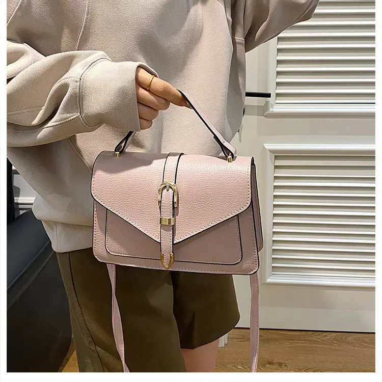 Black Women's Shoulder Bag with Gold Clasp 2025 — feature 10