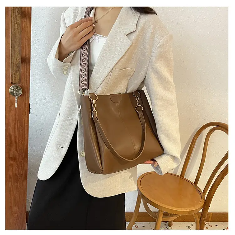 Women's Large Capacity Shoulder Bag Brown White New Style — feature 13