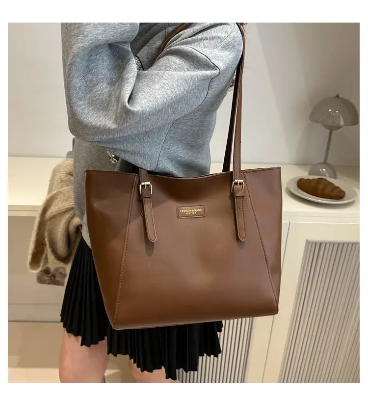 Women's Large Capacity Brown Shoulder Bag 2024 — feature 8
