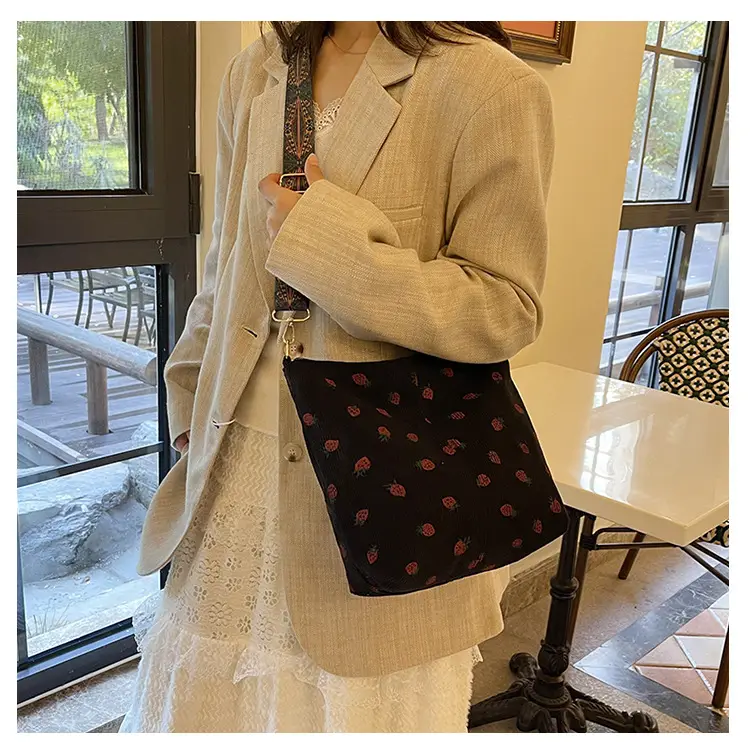 Strawberry Printed Tote Bag for Women - Image 8